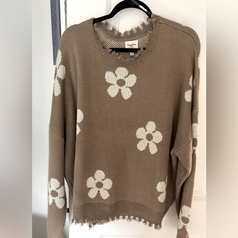 Distressed look sweater new never worn tags off 3xl